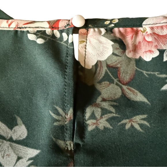 🌸 SHEIN Green Floral Ruffle-Sleeve Blouse | Size M (US 6) - Picture 5 of 8